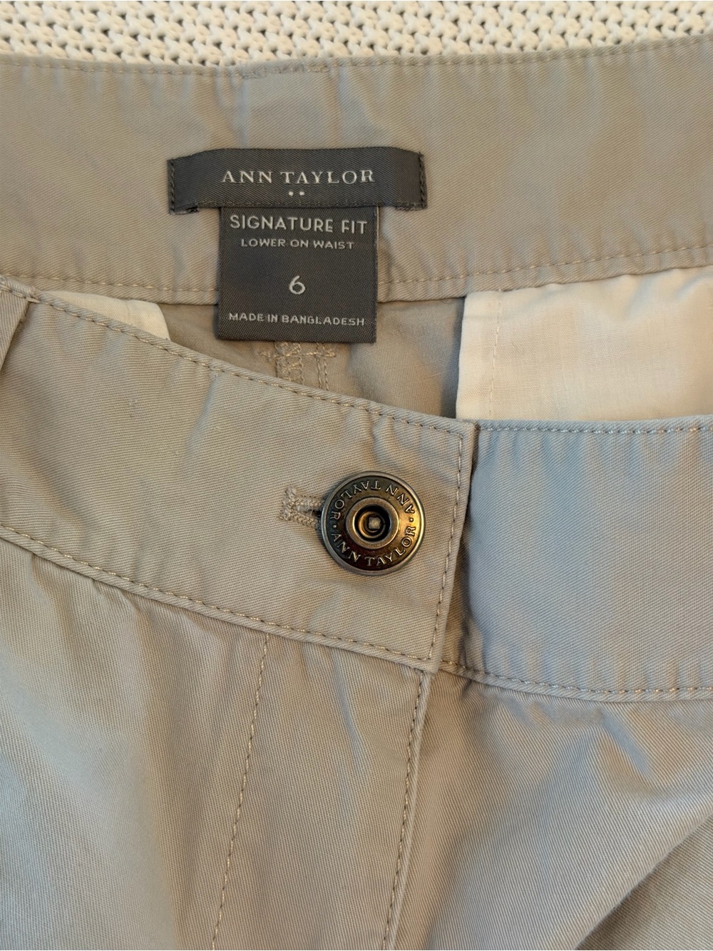 Ann Taylor Signature Fit Cargo Capri Pants Stone Taupe Size 6 - Picture 7 of 13